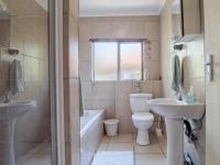 Bathroom 3+ - 7 square meters of property in Willow Acres Estate