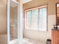 Bathroom 1 - 9 square meters of property in Willow Acres Estate