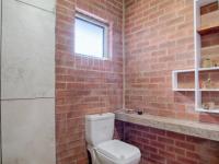 Bathroom 1 of property in Silverwoods Country Estate