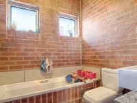 Bathroom 2 of property in Silverwoods Country Estate