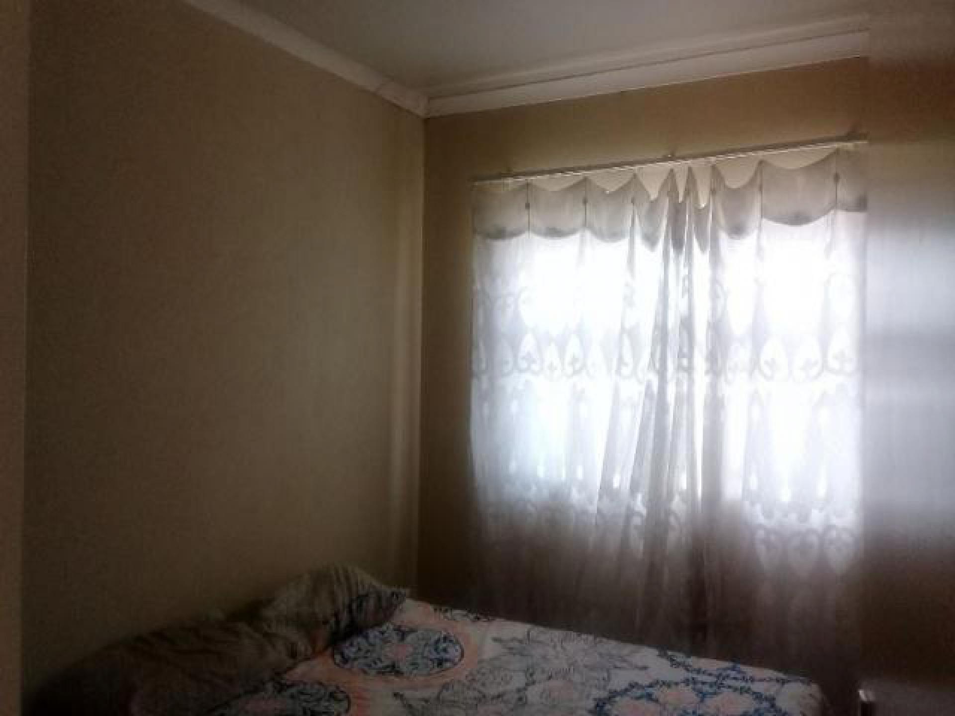 Bed Room 1 of property in Rustenburg