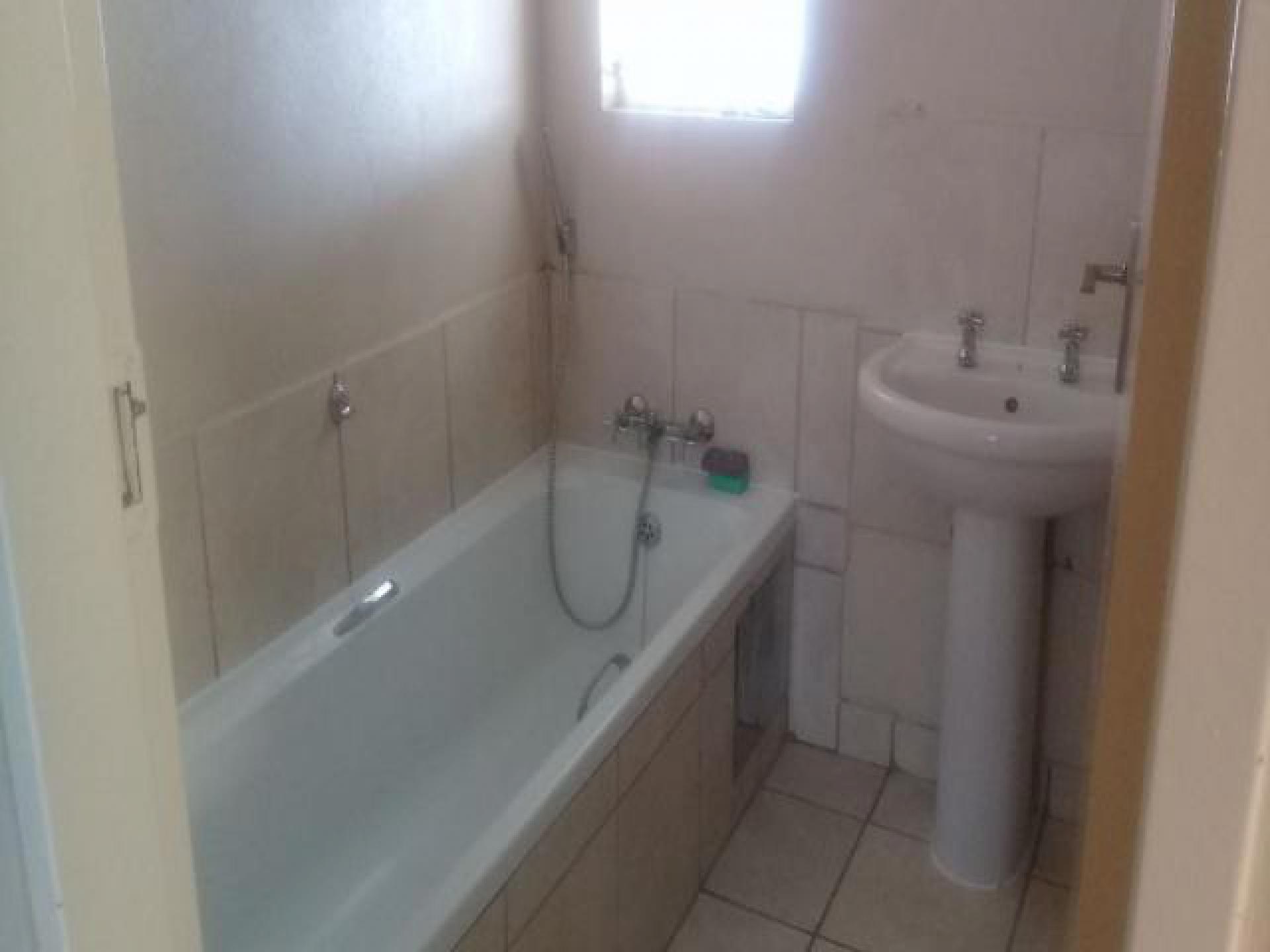Bathroom 1 of property in Rustenburg