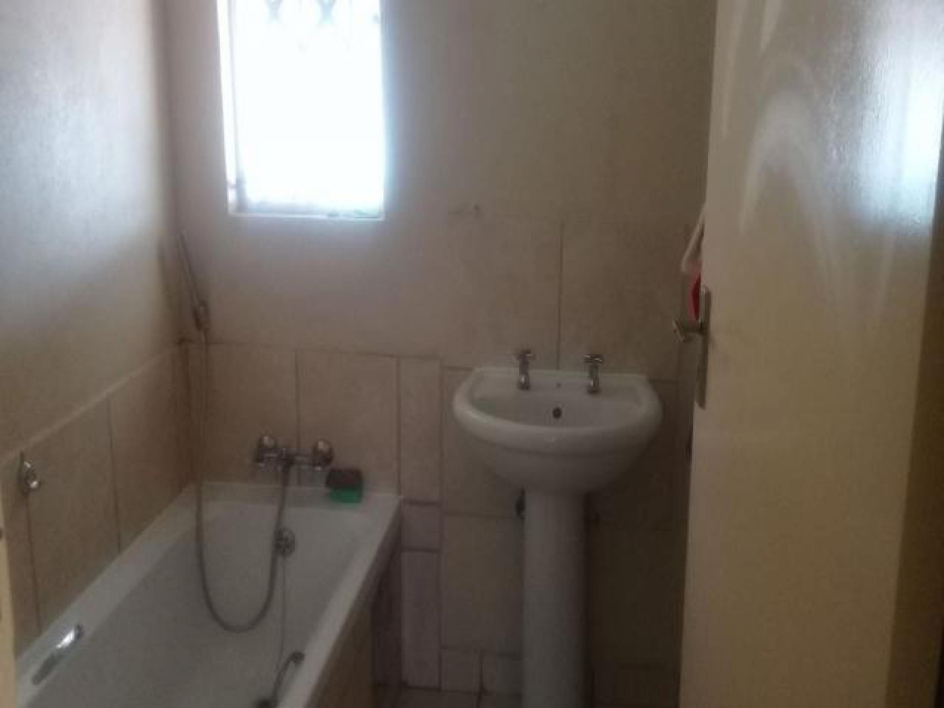 Bathroom 1 of property in Rustenburg