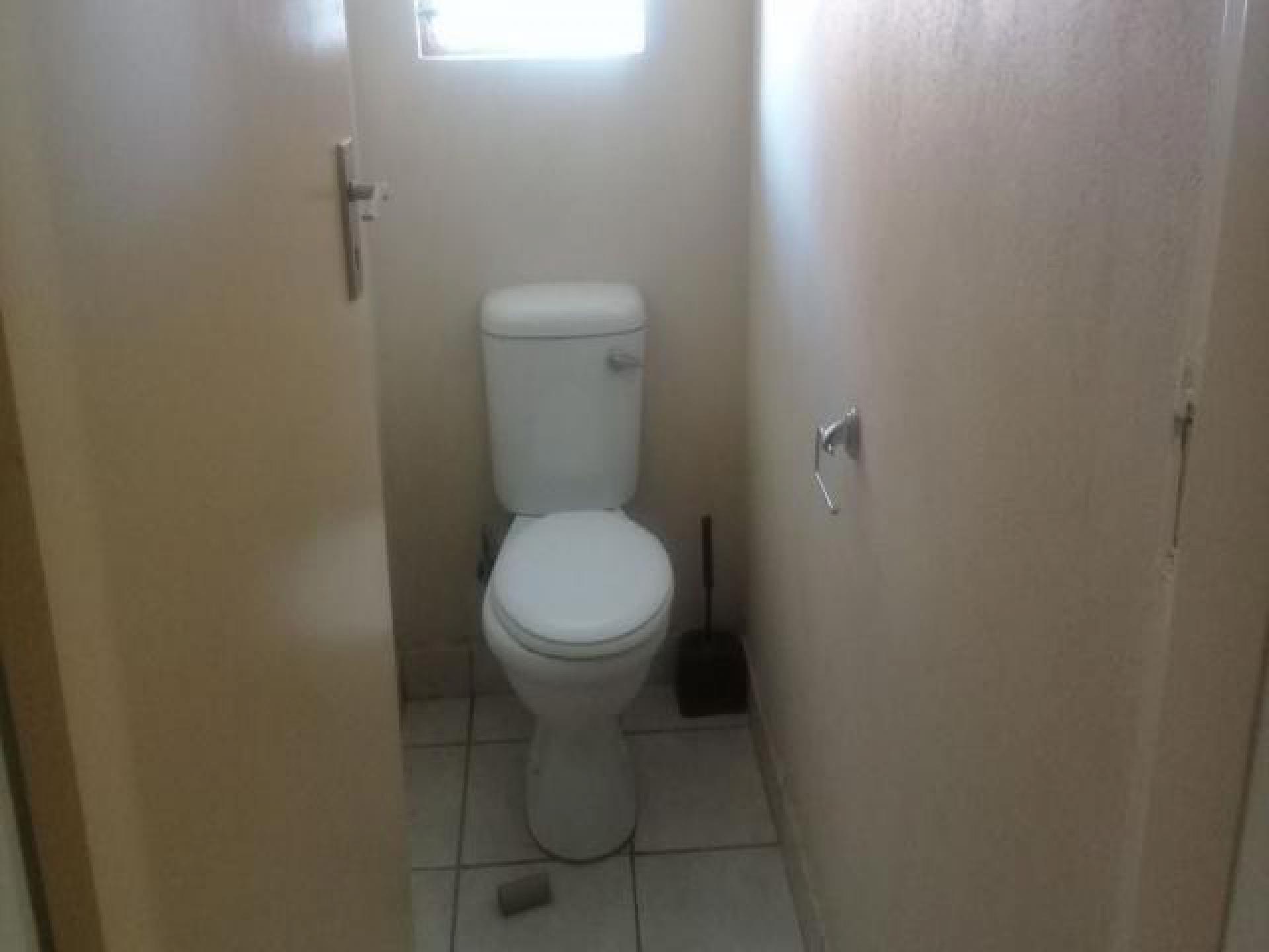 Bathroom 1 of property in Rustenburg