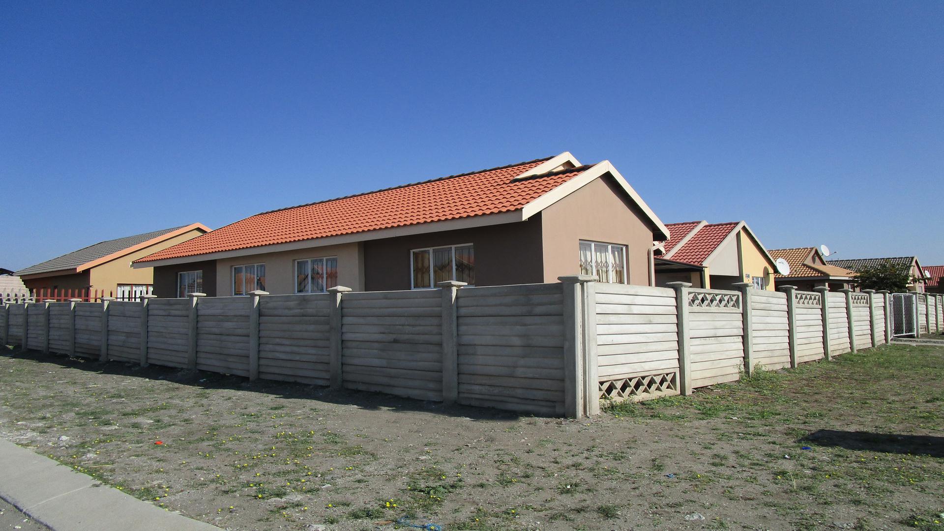 Front View of property in Rustenburg