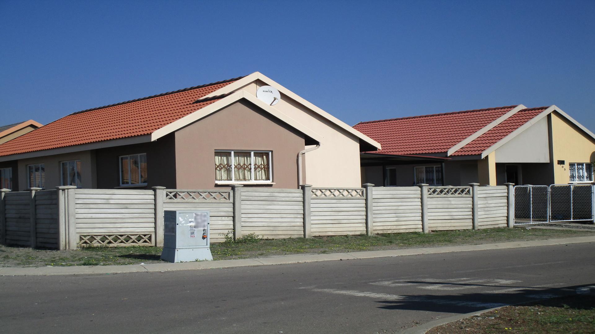 Front View of property in Rustenburg