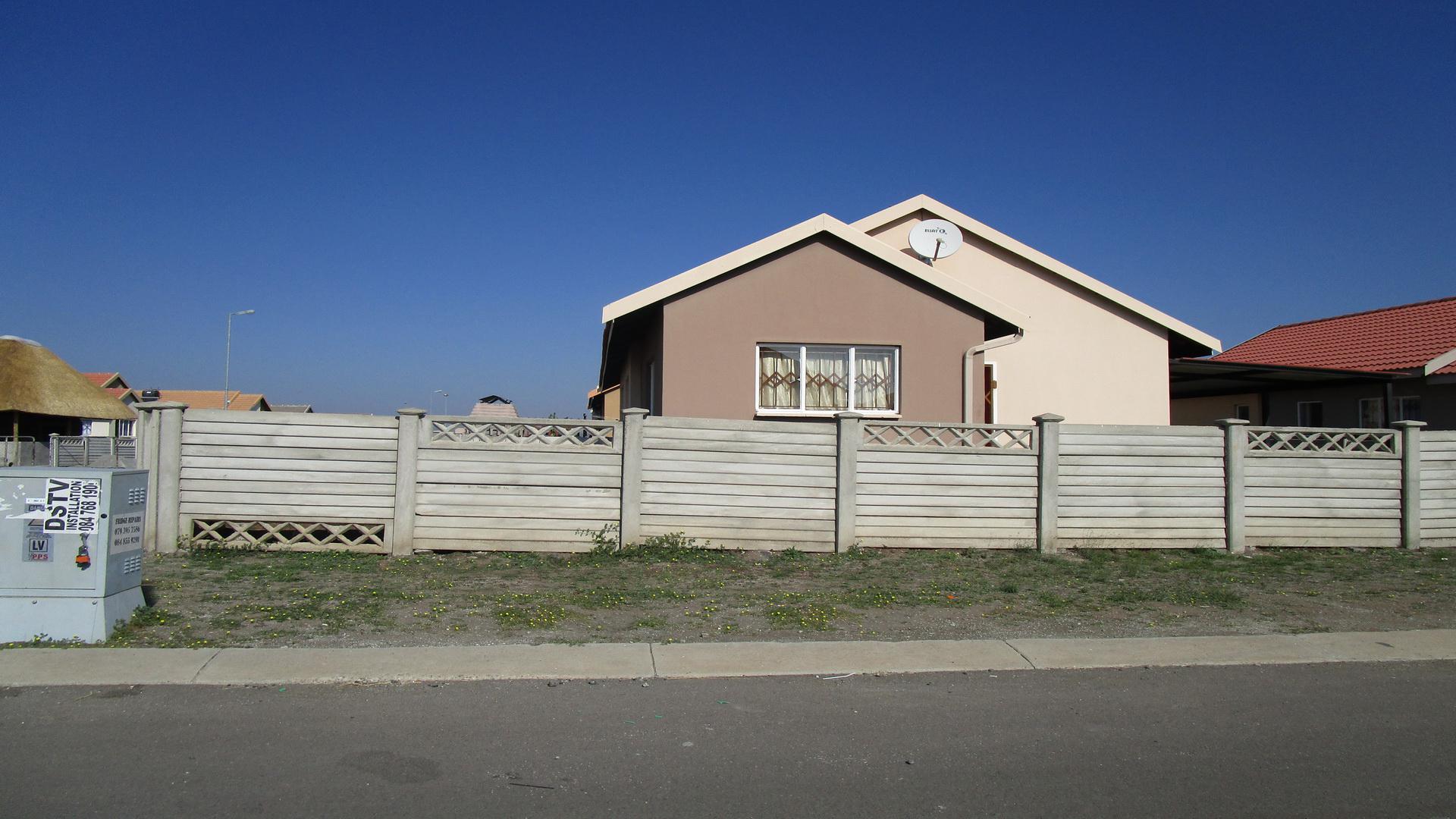 Front View of property in Rustenburg