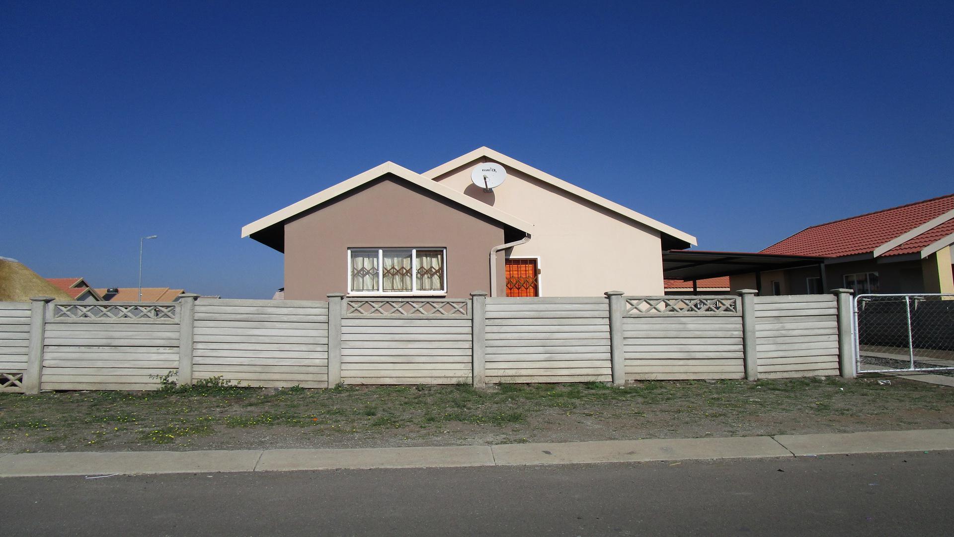 Front View of property in Rustenburg