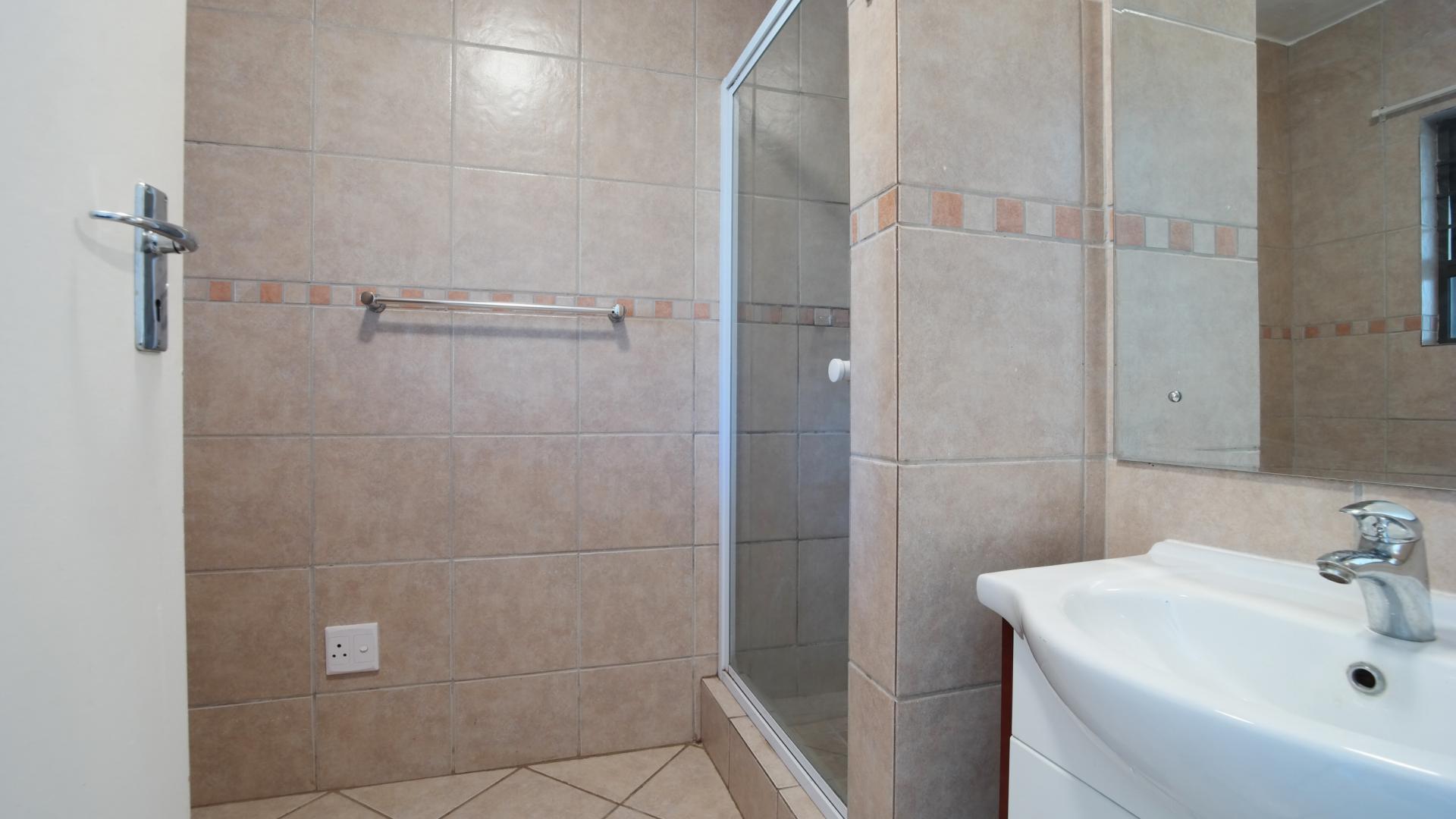 Main Bathroom - 6 square meters of property in The Meadows Estate