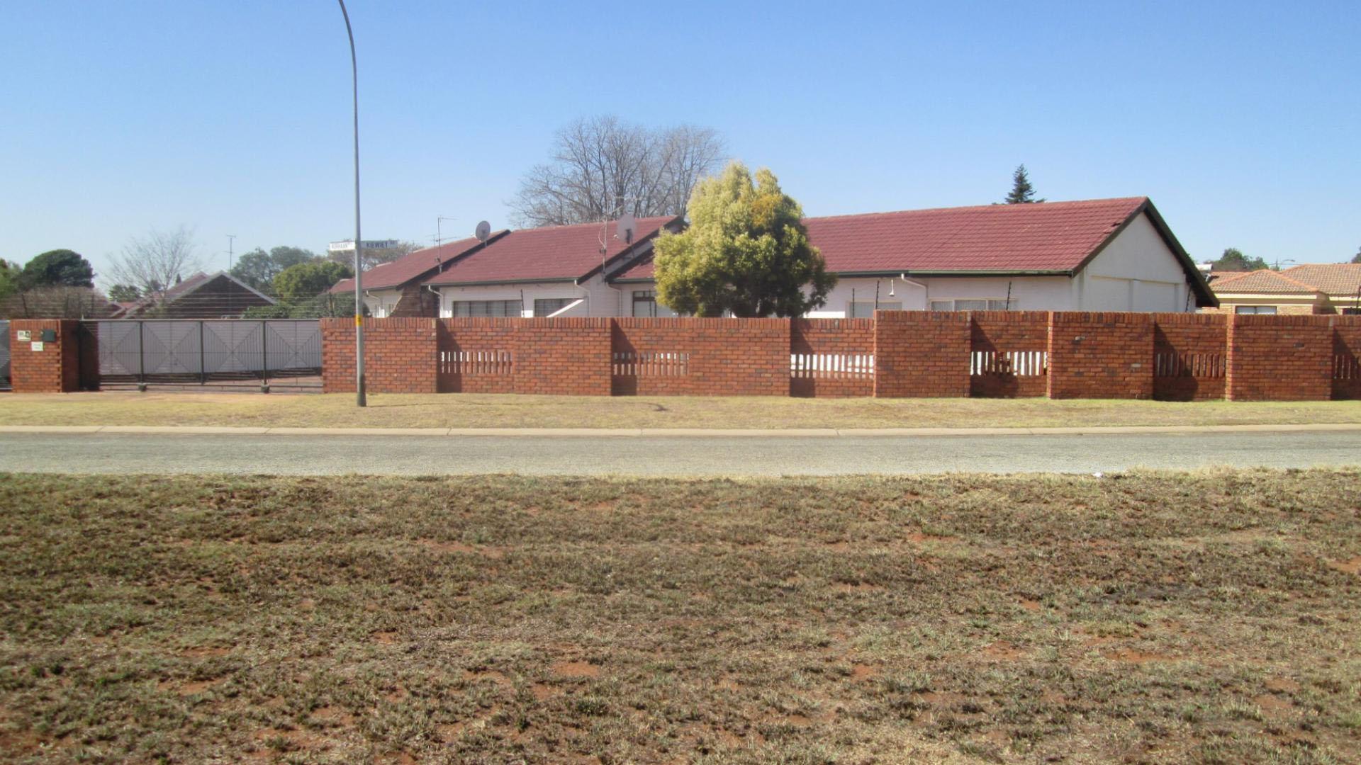 Front View of property in Daggafontein