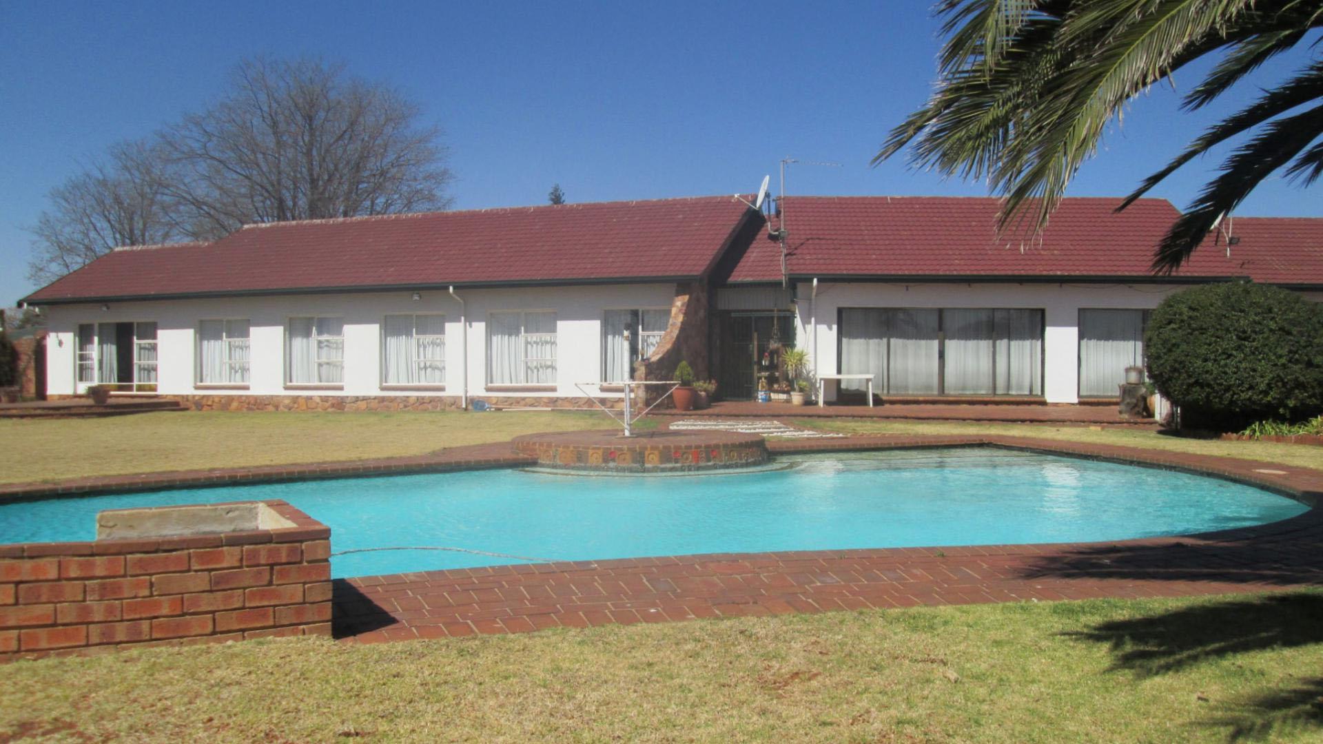 Front View of property in Daggafontein