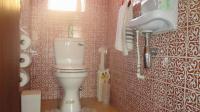 Bathroom 2 - 7 square meters of property in Daggafontein