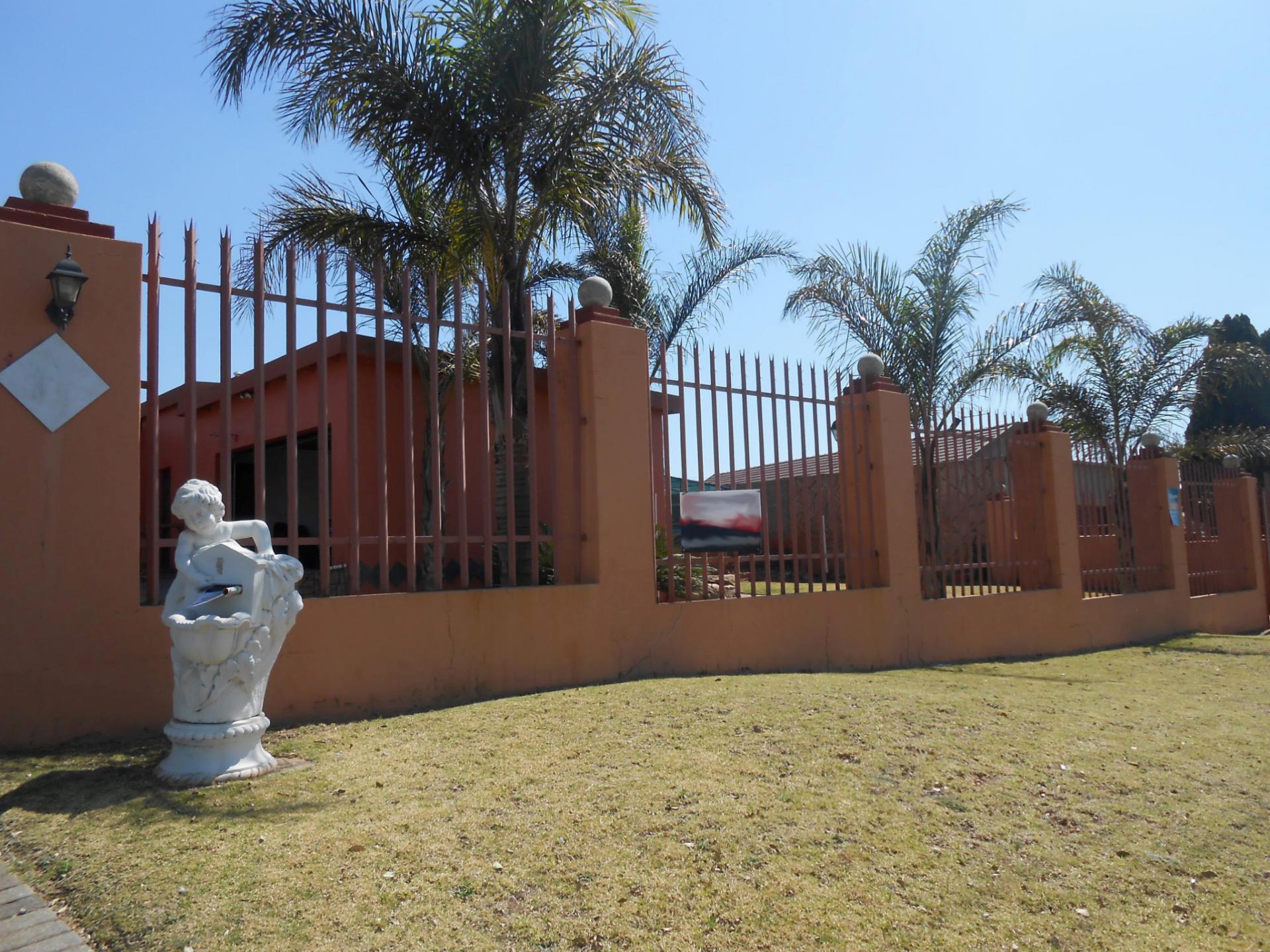 Front View of property in Krugersdorp