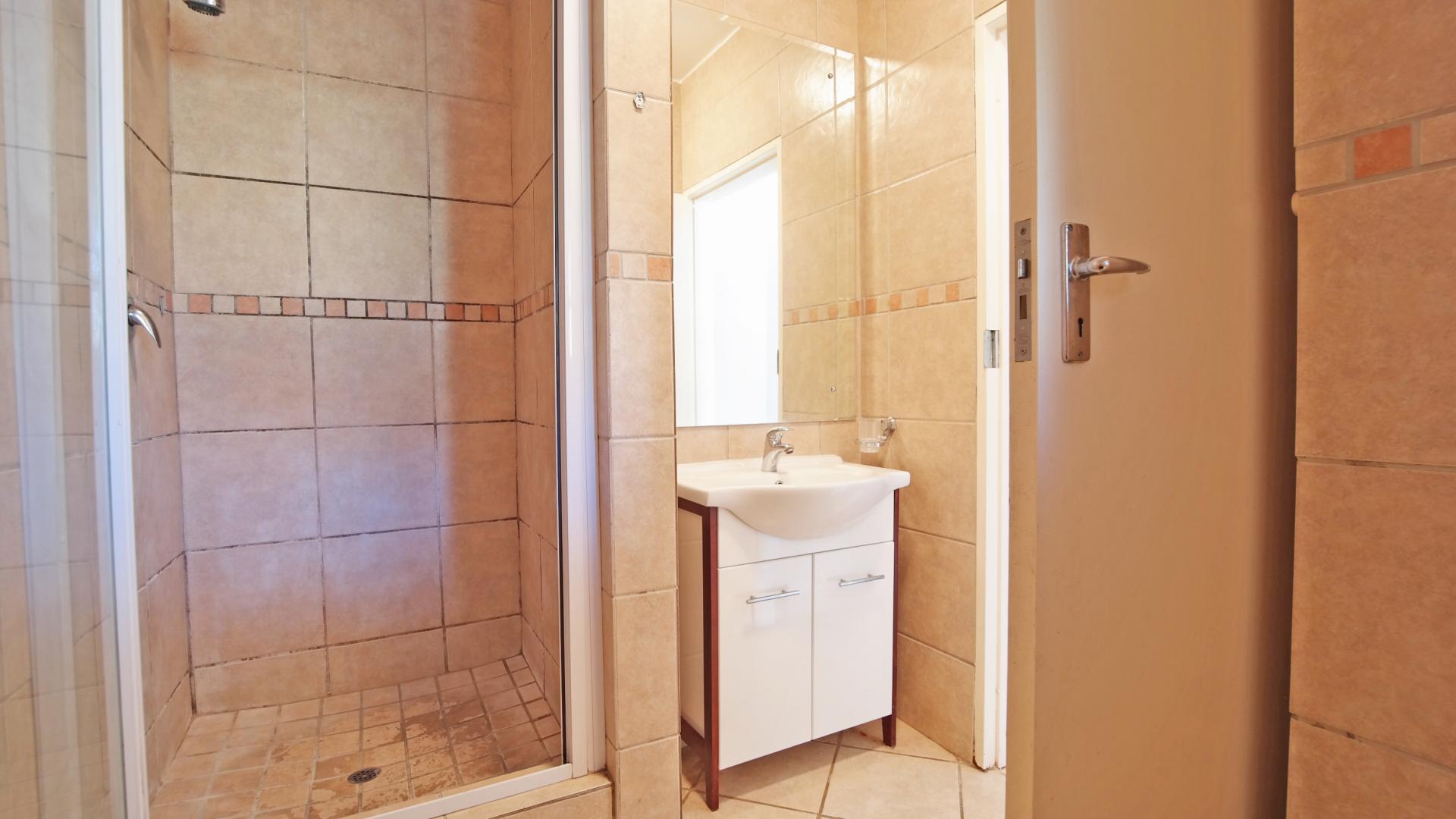 Main Bathroom - 5 square meters of property in The Meadows Estate