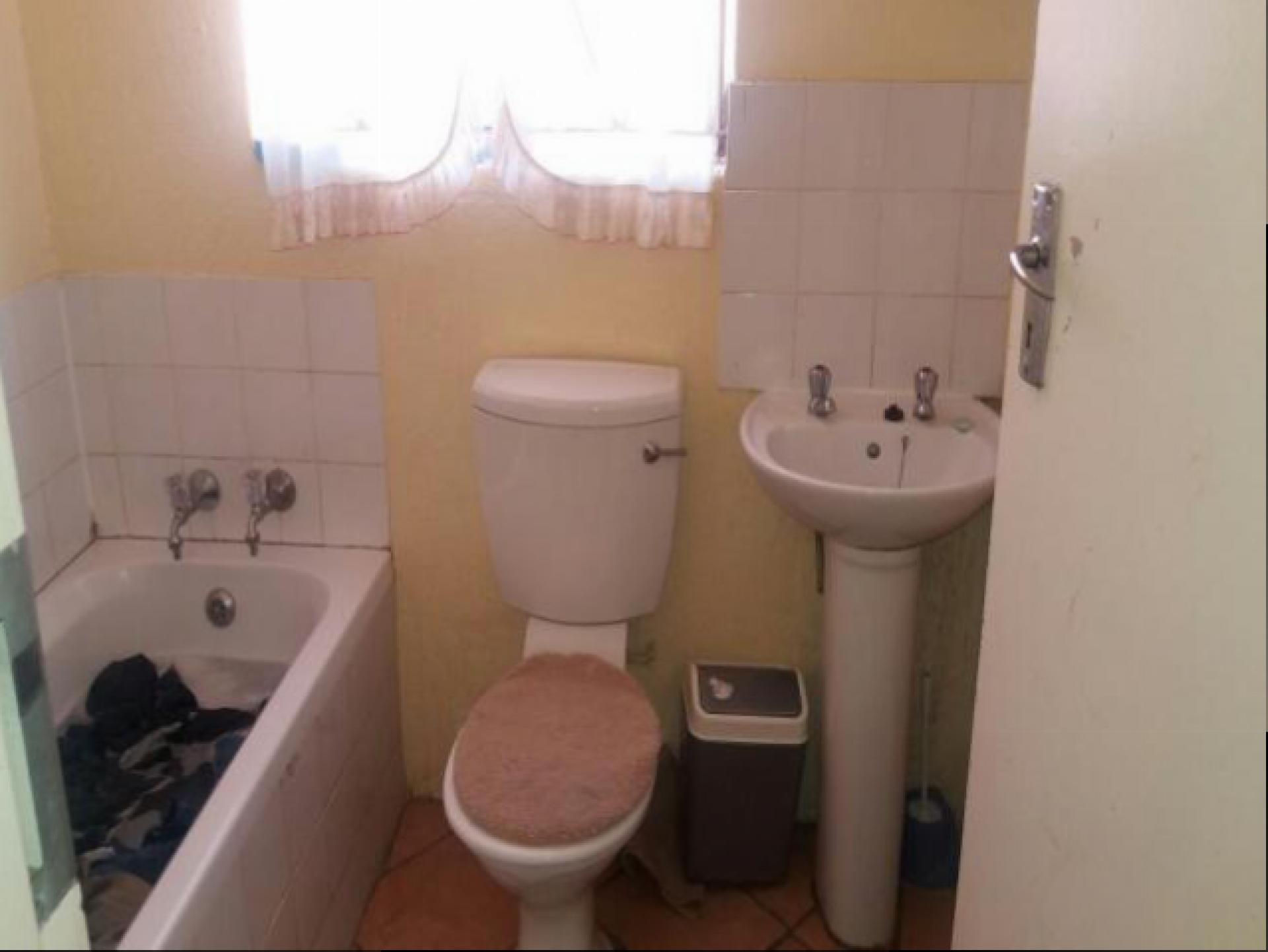 Bathroom 1 of property in Mamelodi