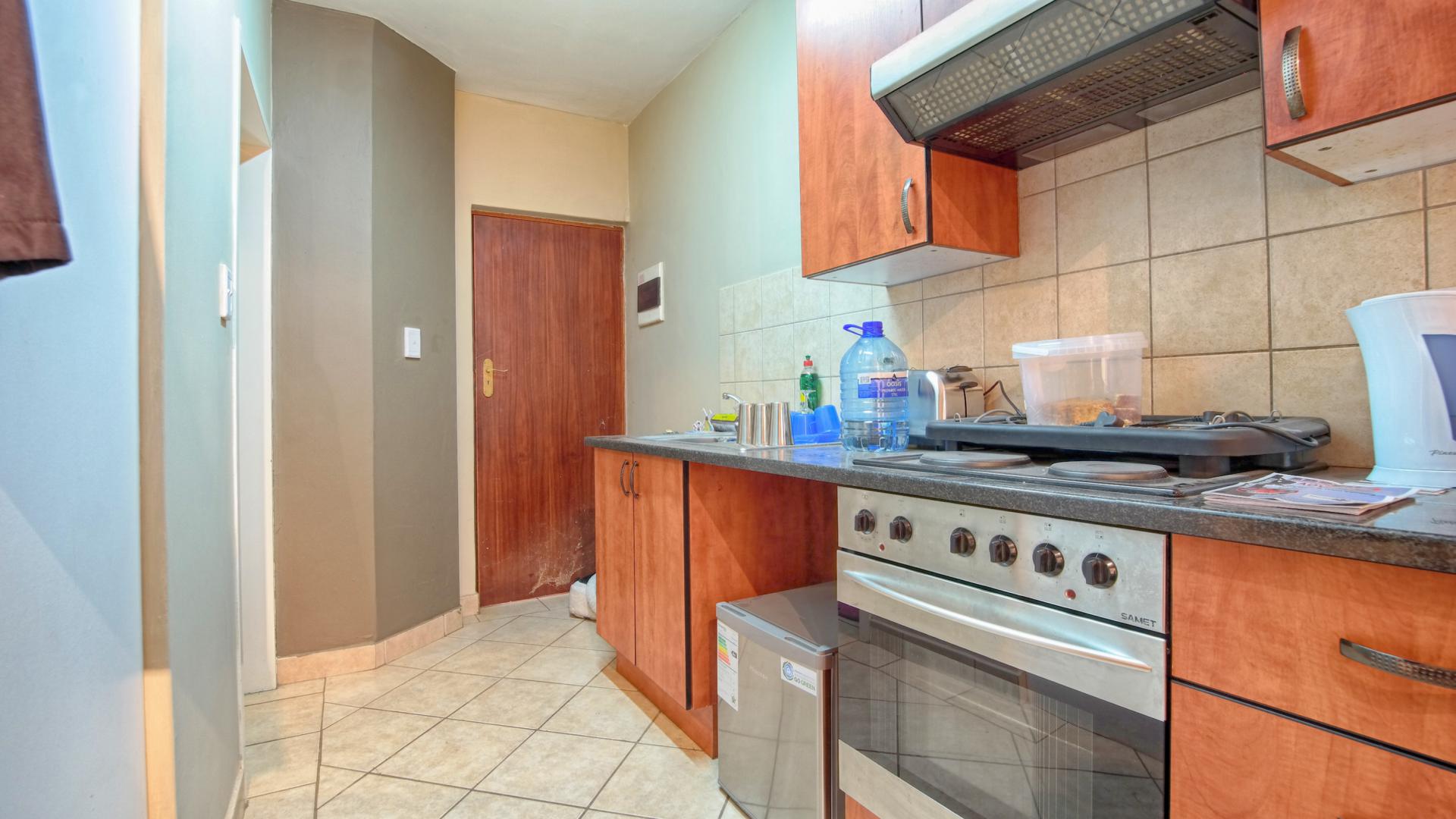 Kitchen - 5 square meters of property in The Meadows Estate