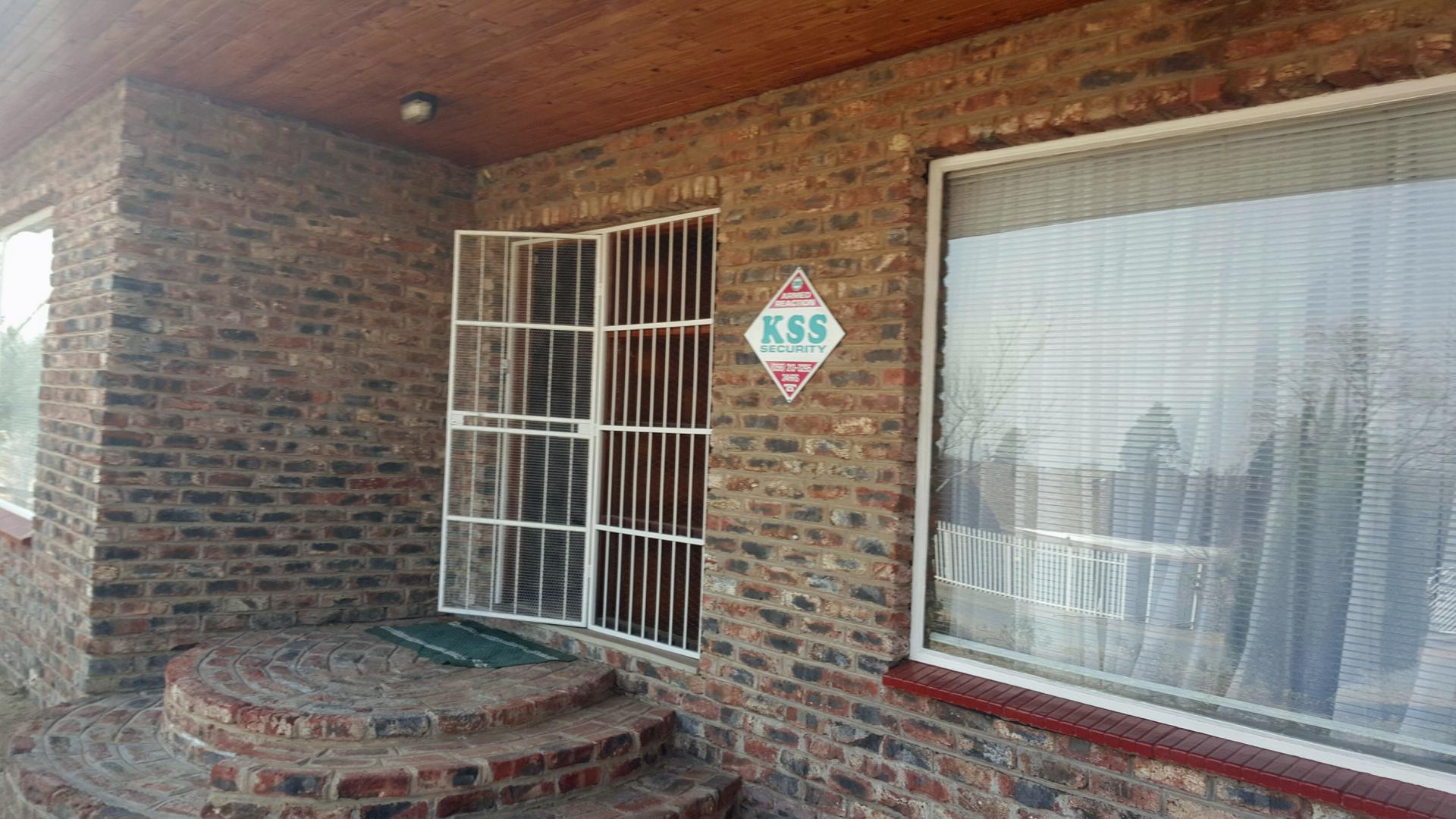 Front View of property in Kroonstad