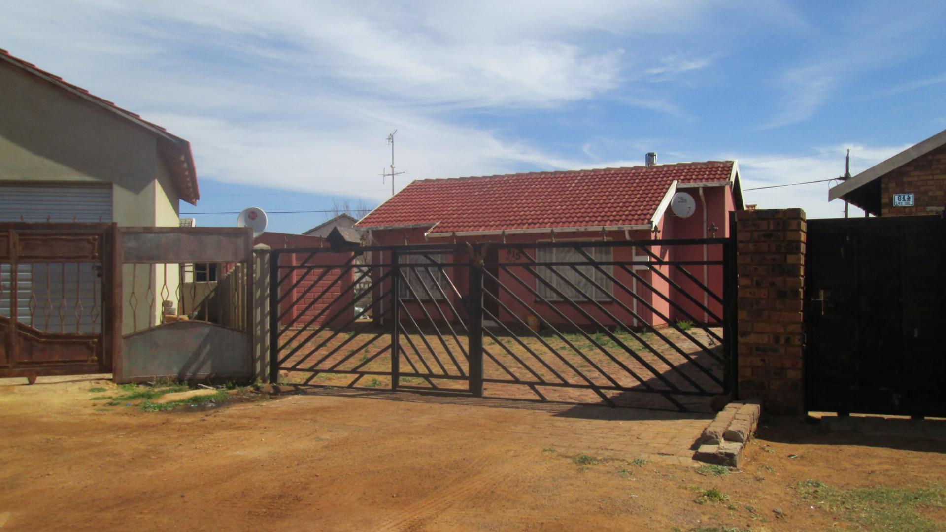 Front View of property in Lakeside - (Vereeniging)