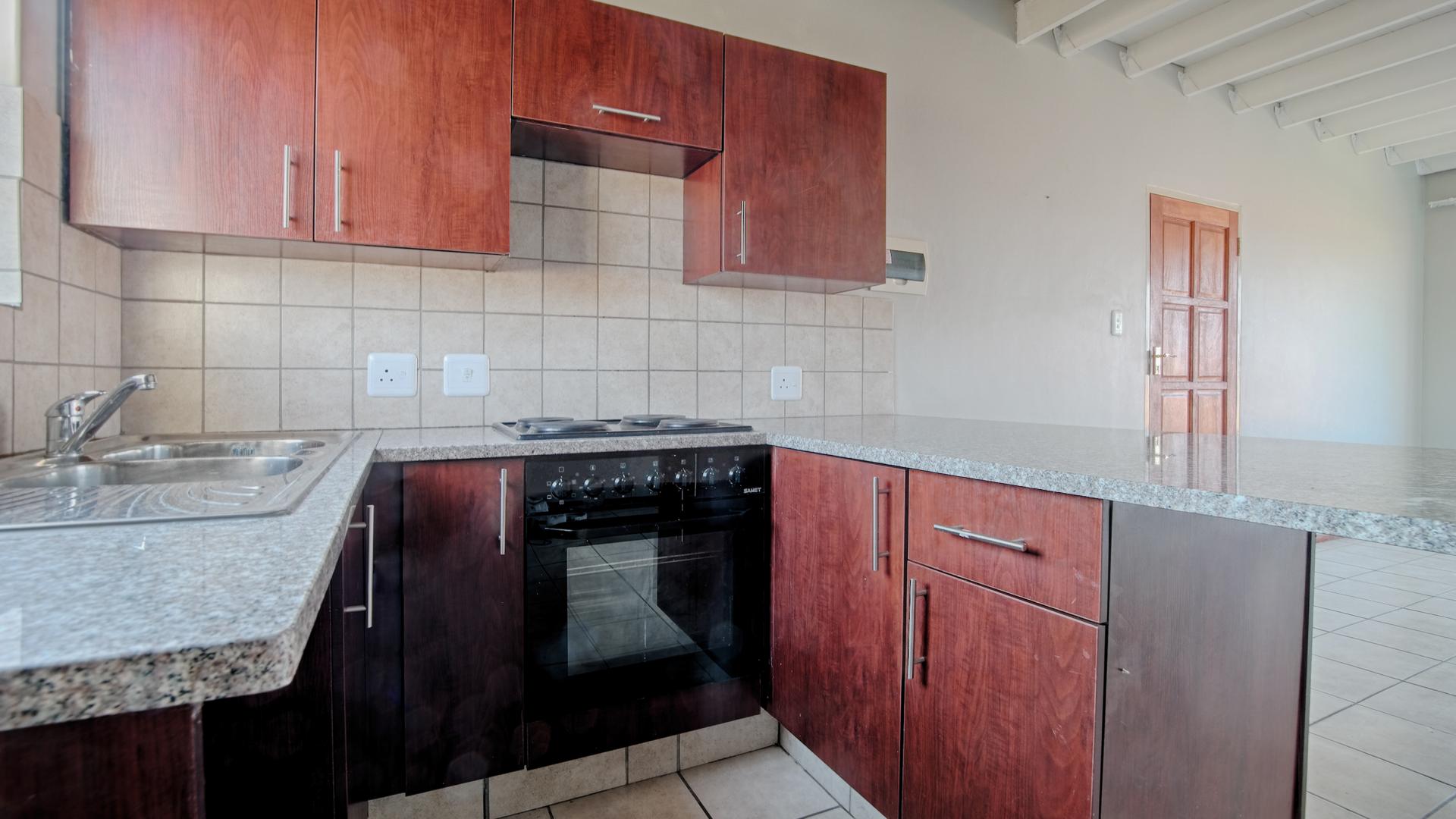 Kitchen - 9 square meters of property in The Meadows Estate