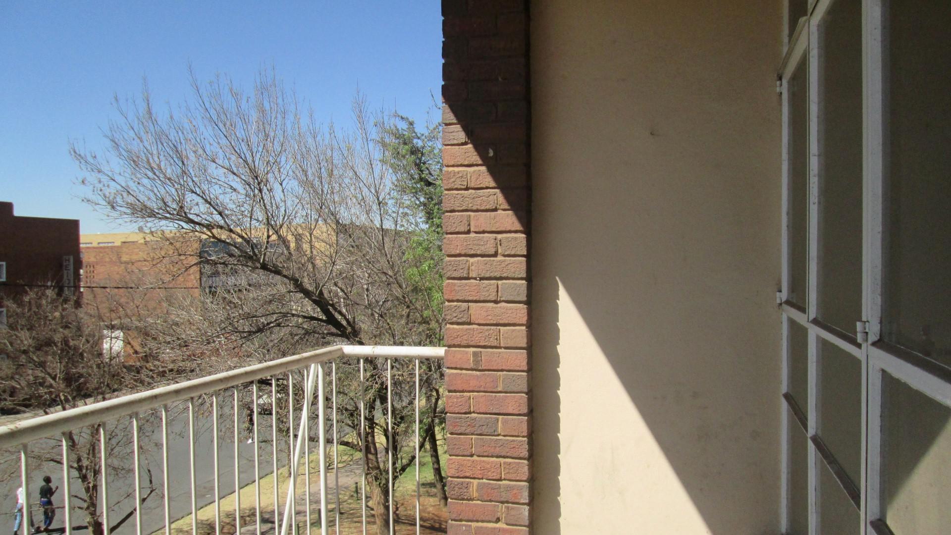 Balcony - 8 square meters of property in Vereeniging