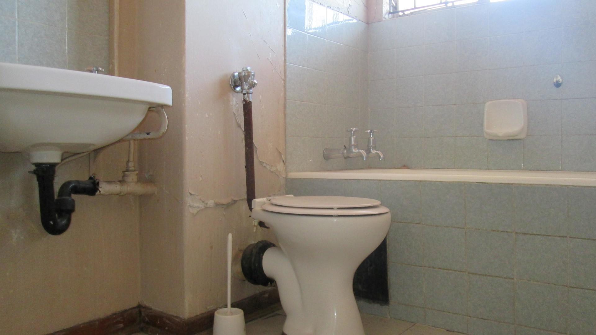 Bathroom 1 of property in Vereeniging