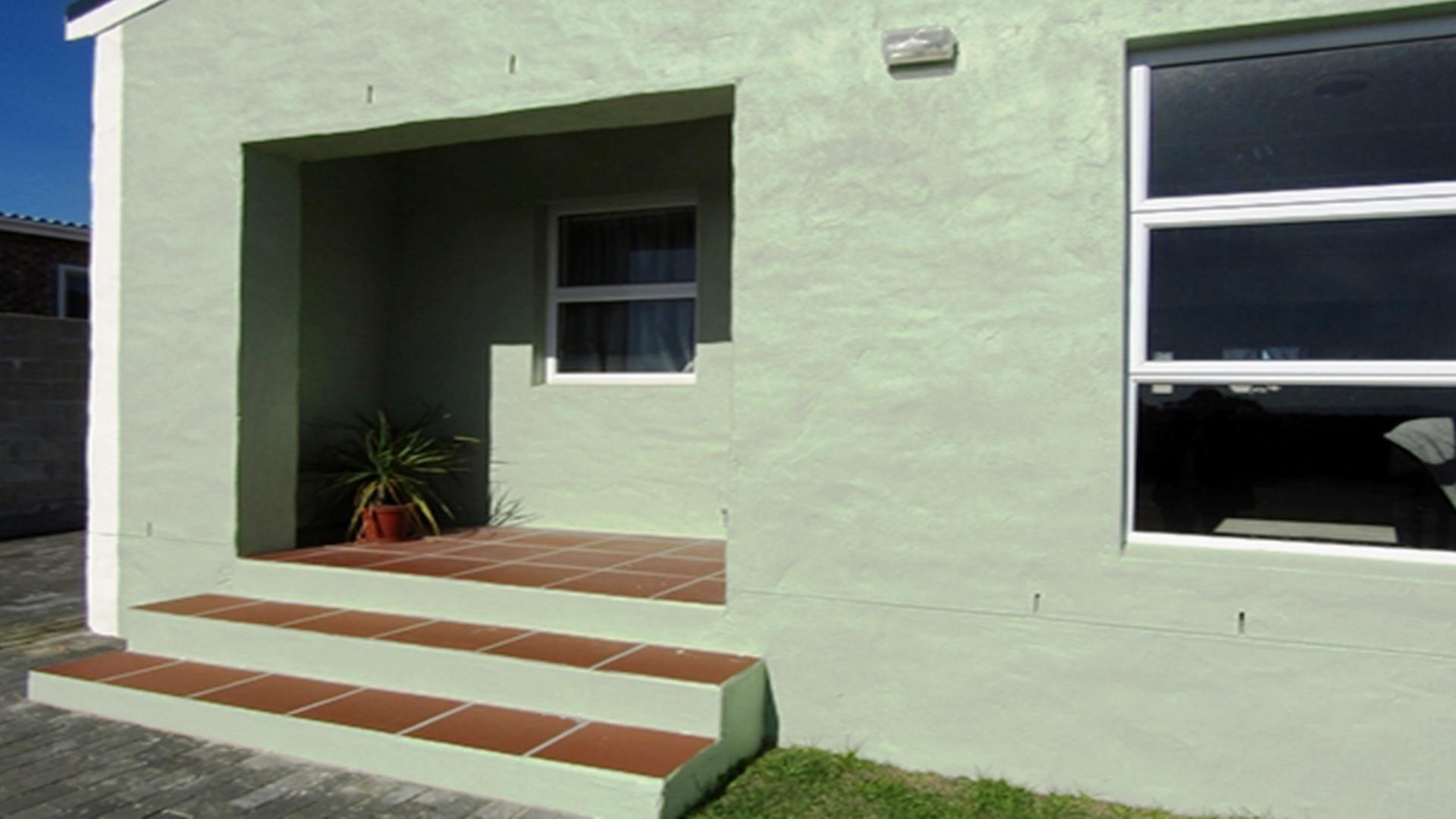 Front View of property in Struis Bay