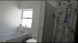 Main Bathroom - 6 square meters of property in Struis Bay