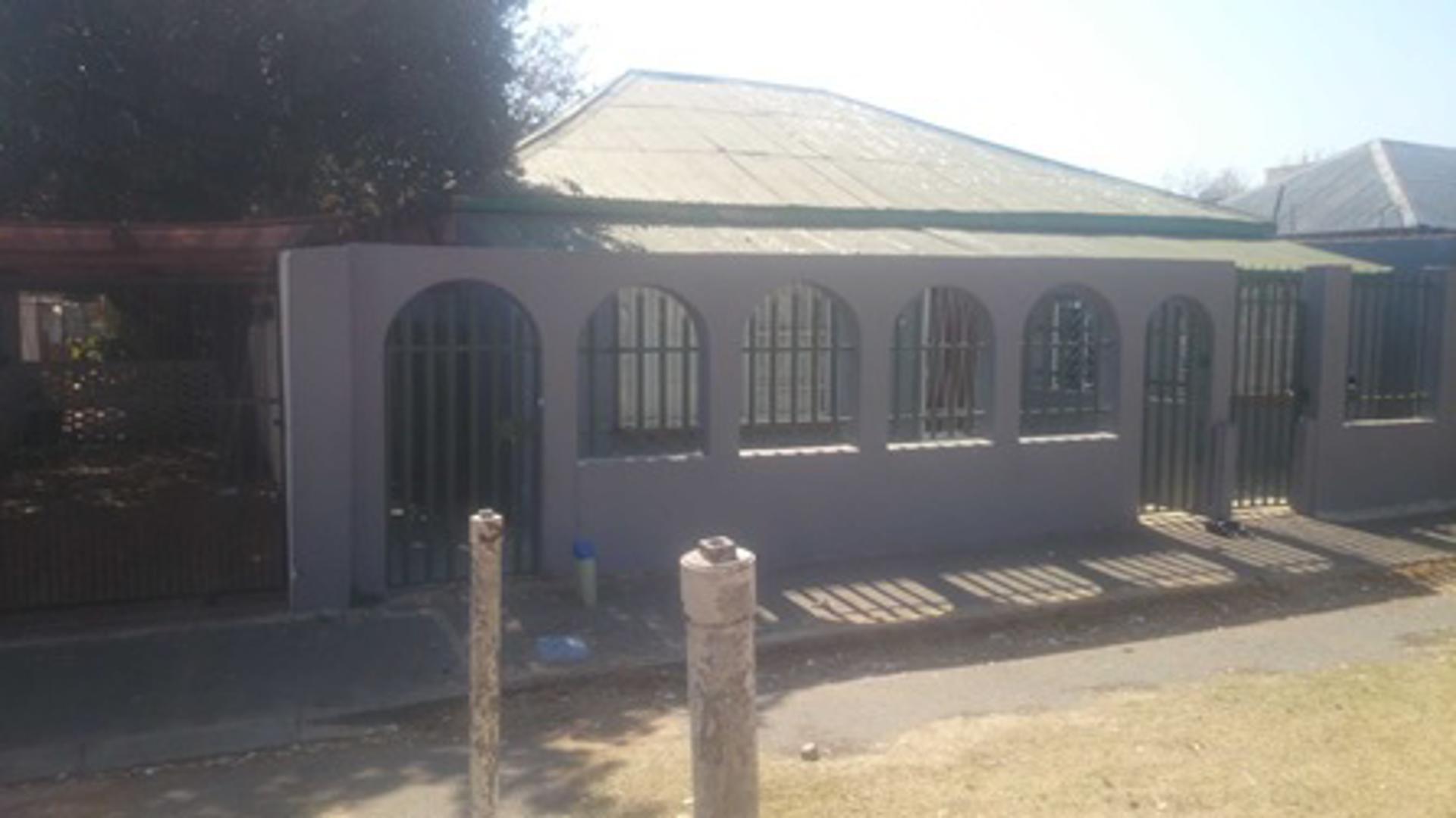 Front View of property in Turffontein