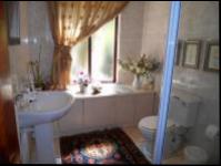 Bathroom 1 - 9 square meters of property in Hilton