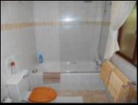 Bathroom 2 - 8 square meters of property in Hilton