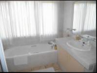 Bathroom 3+ - 14 square meters of property in Hilton