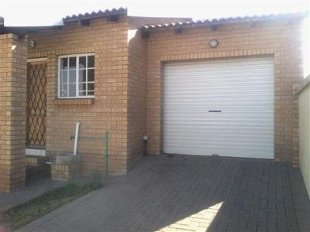 Standard Bank SIE Sale In Execution 3 Bedroom House for Sale in Dixon AH (South View) - MR146559