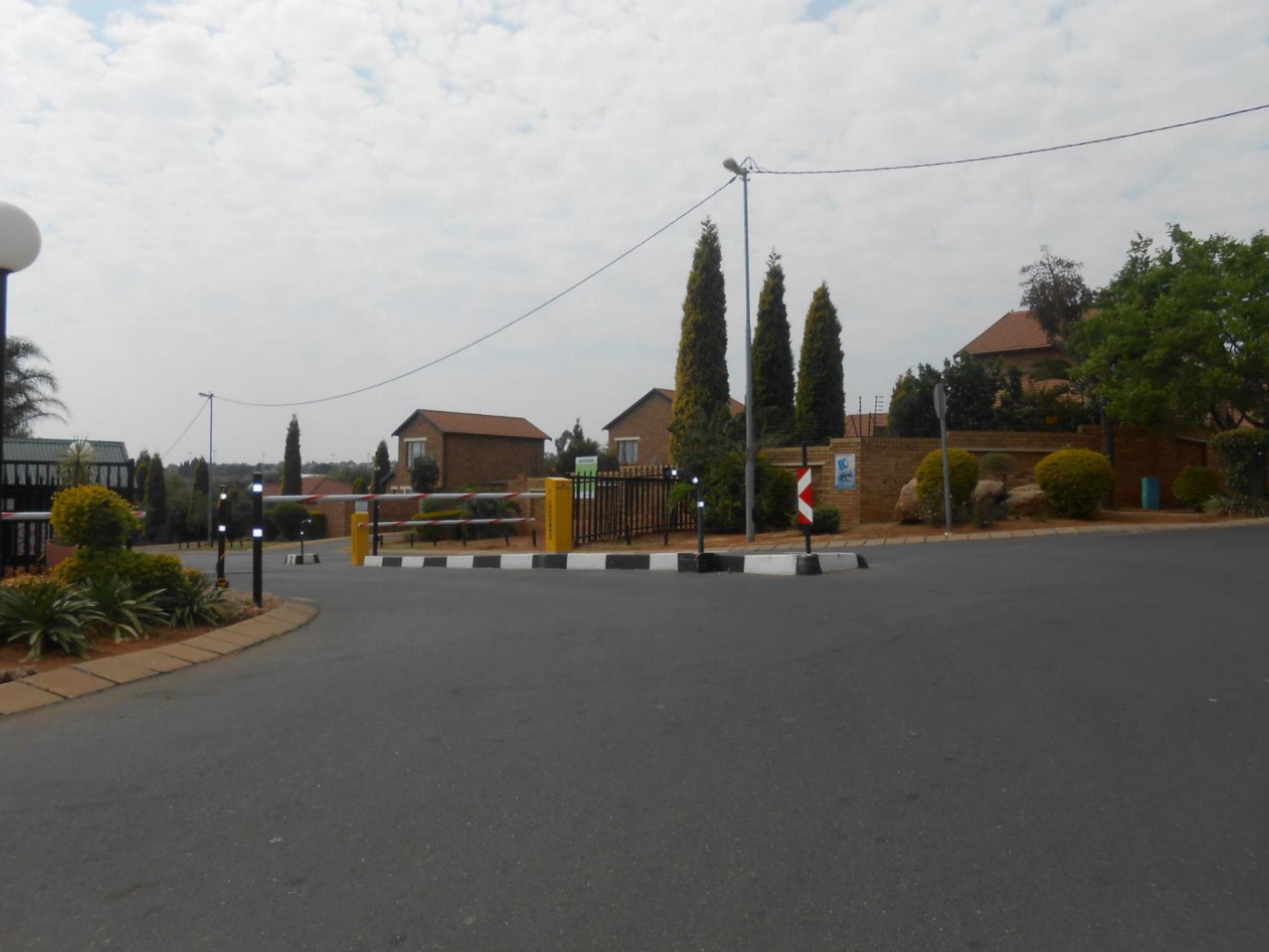 Front View of property in Honeydew Ridge