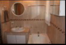 Main Bathroom - 6 square meters of property in Schoemansville