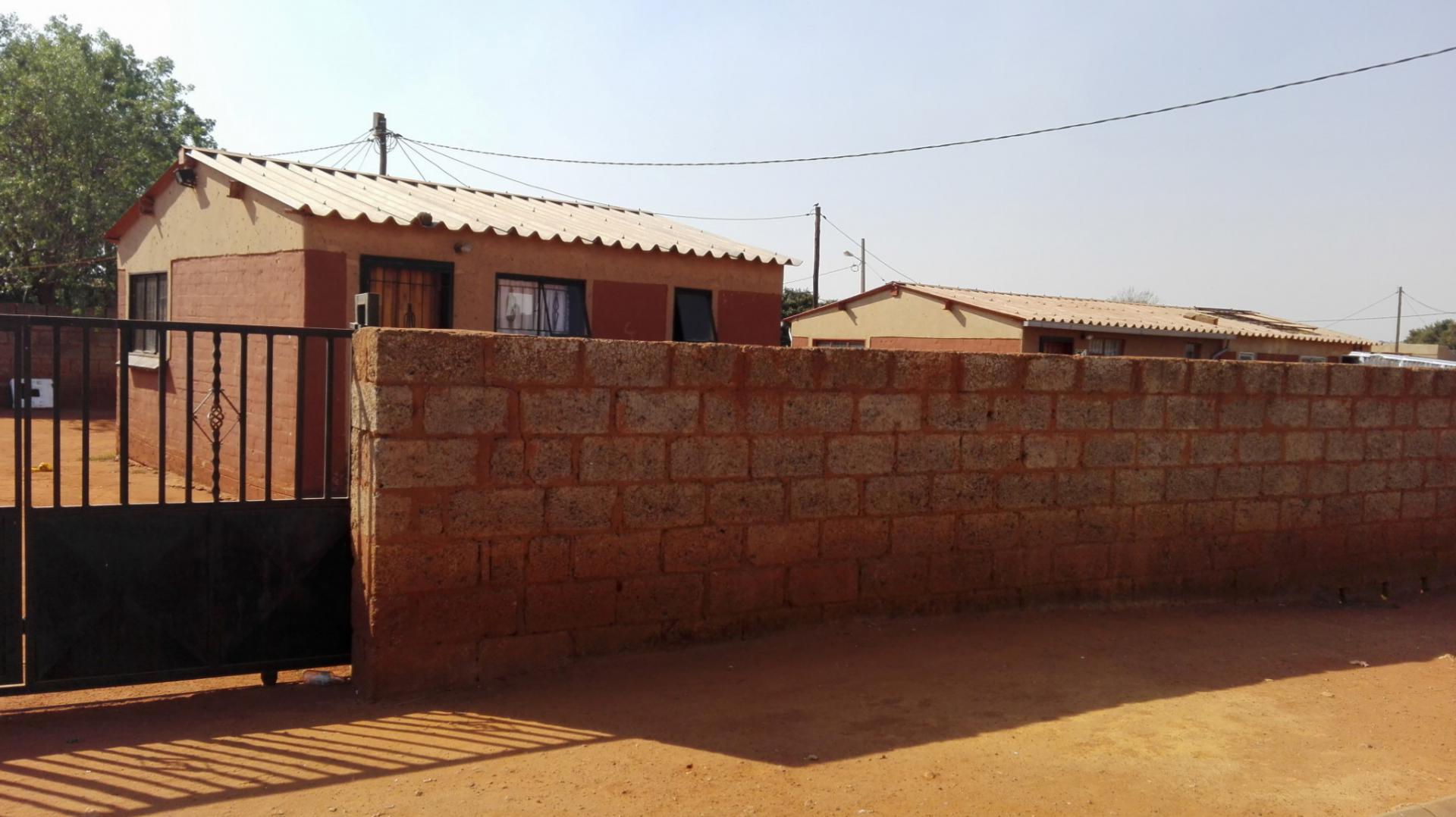 Front View of property in Bram Fischerville