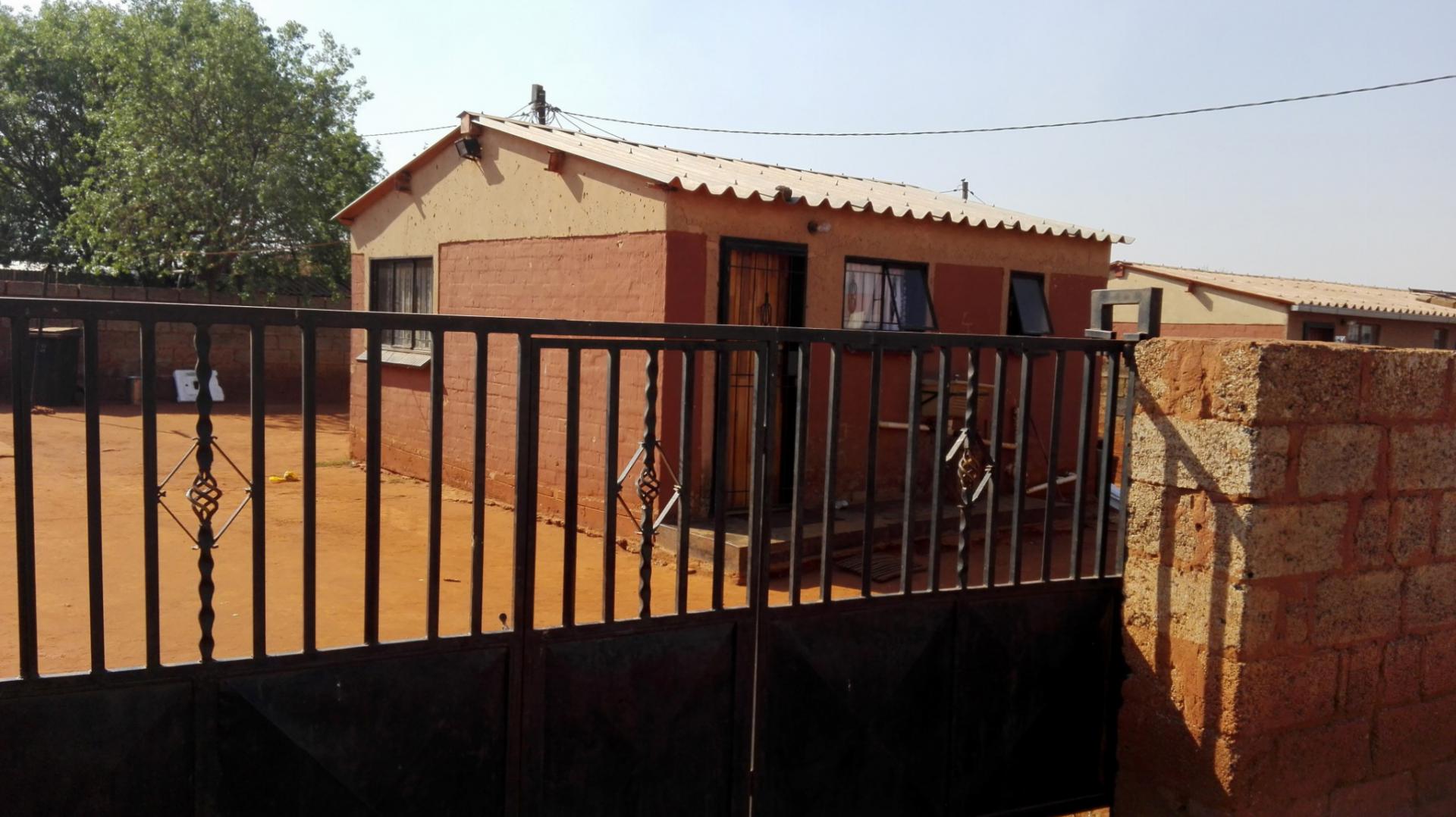 Front View of property in Bram Fischerville
