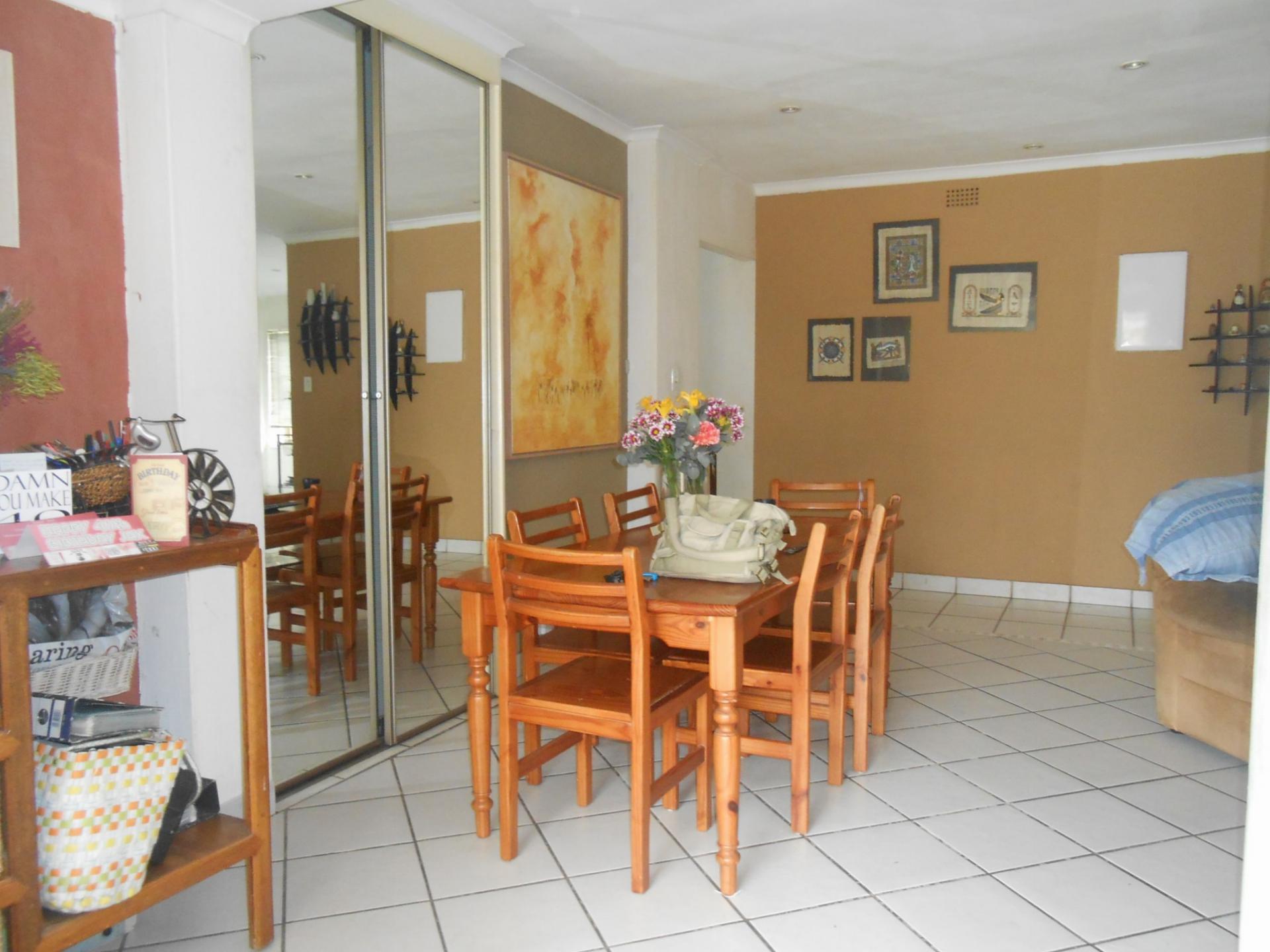 Dining Room - 15 square meters of property in Randburg