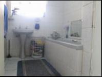 Bathroom 1 - 8 square meters of property in Geduld