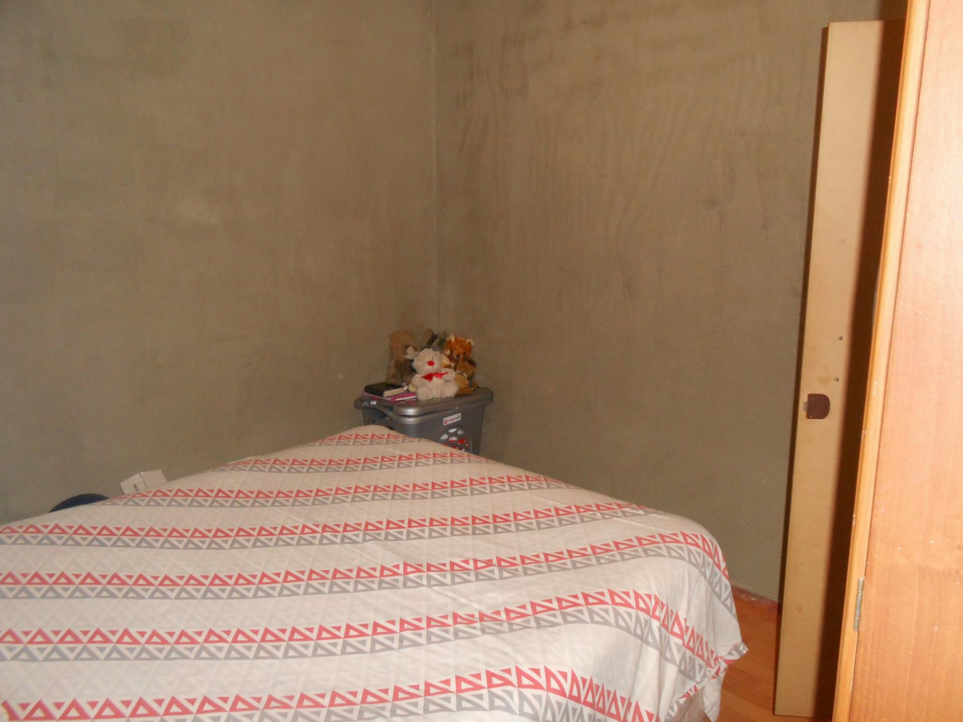 Bed Room 1 - 9 square meters of property in Jeppestown