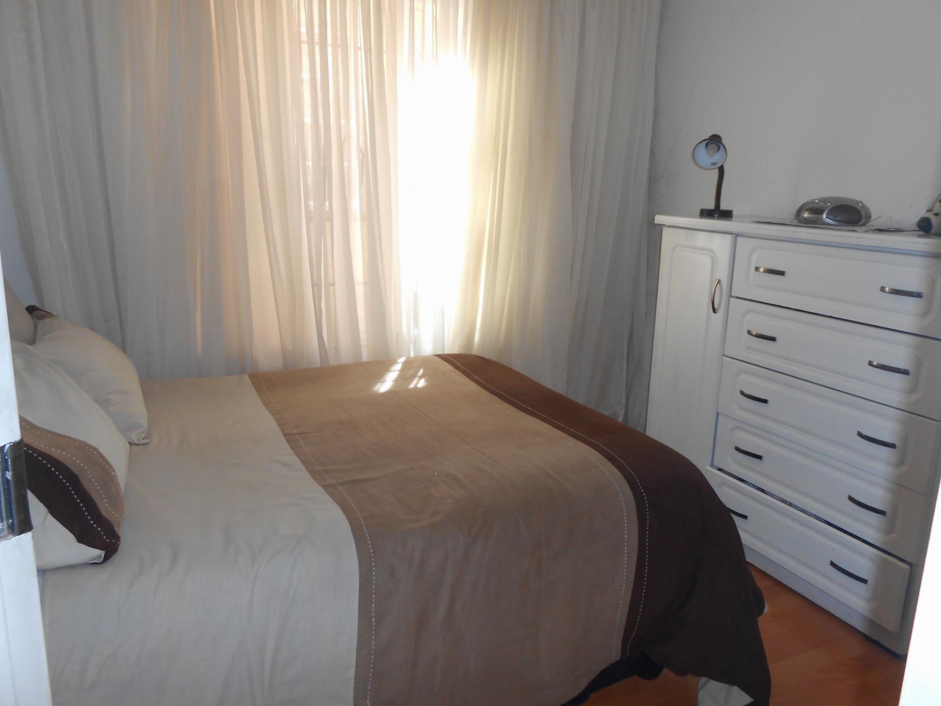 Bed Room 2 - 10 square meters of property in Jeppestown