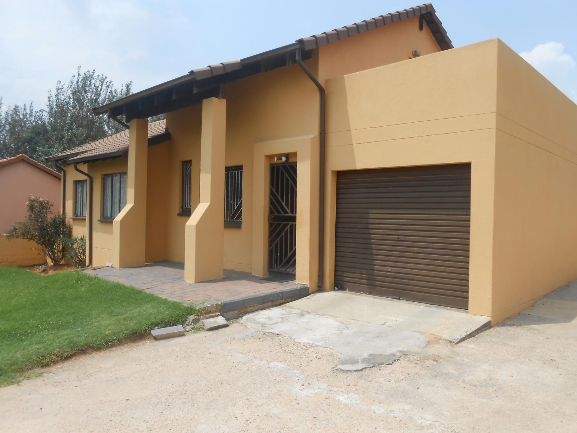 Front View of property in Ormonde