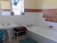 Bathroom 1 - 5 square meters of property in BARRY HERTZOG PARK