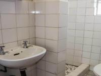 Bathroom 2 - 5 square meters of property in BARRY HERTZOG PARK
