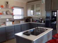 Kitchen - 13 square meters of property in Louwlardia