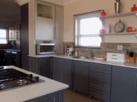 Kitchen - 13 square meters of property in Louwlardia