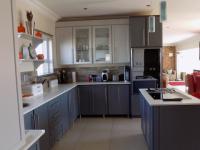 Kitchen - 13 square meters of property in Louwlardia
