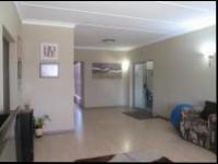 Lounges - 26 square meters of property in Elspark