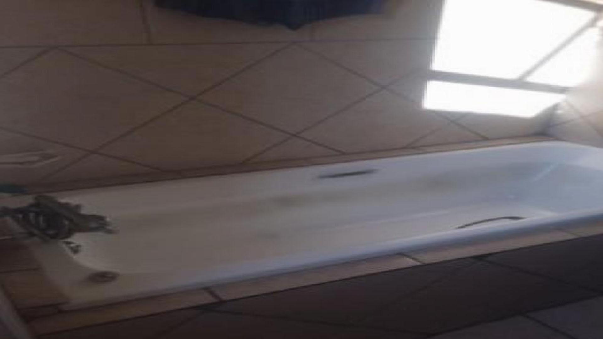 Bathroom 1 of property in Halfway House Estate