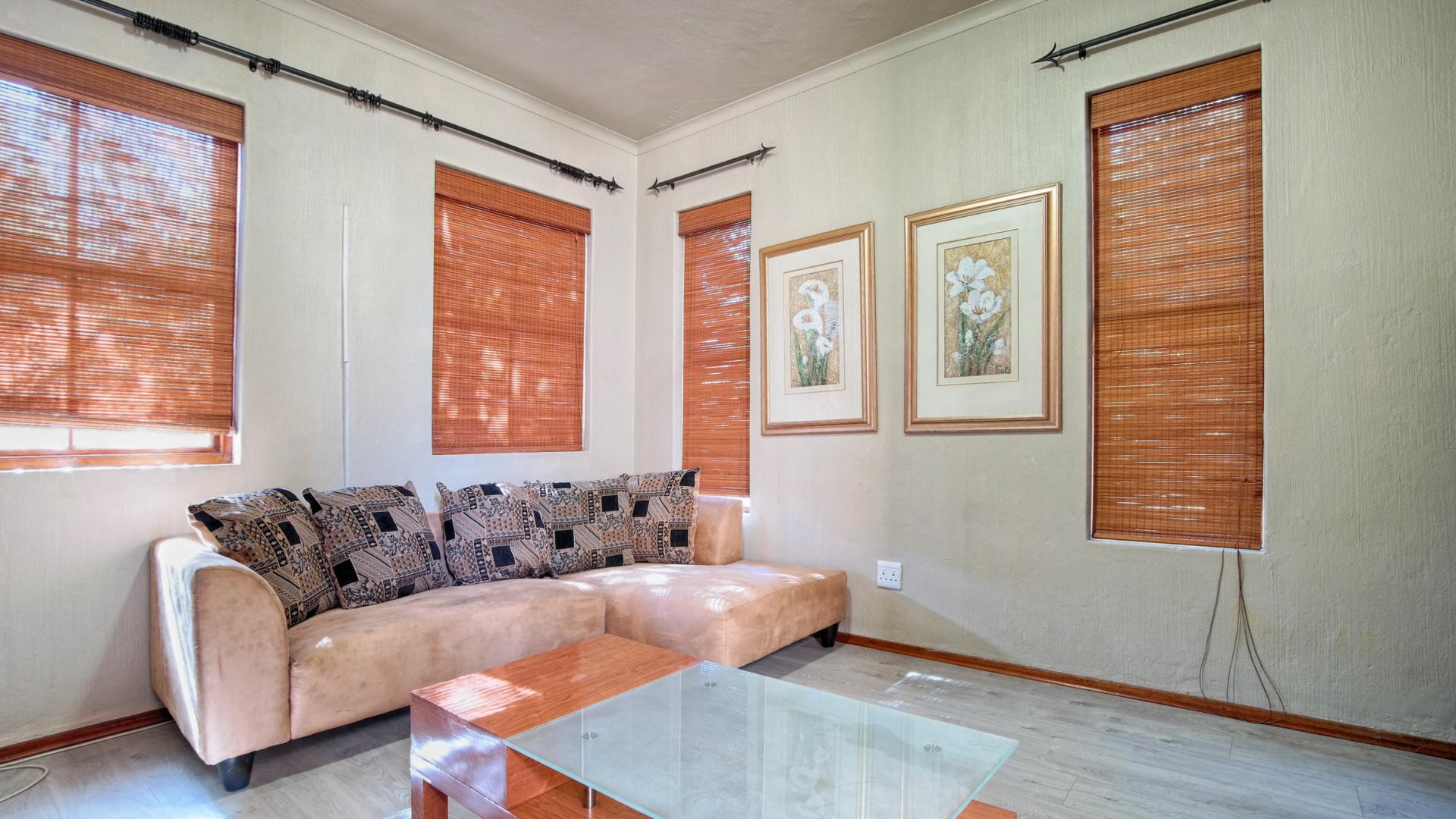 Lounges - 15 square meters of property in Silver Lakes Golf Estate