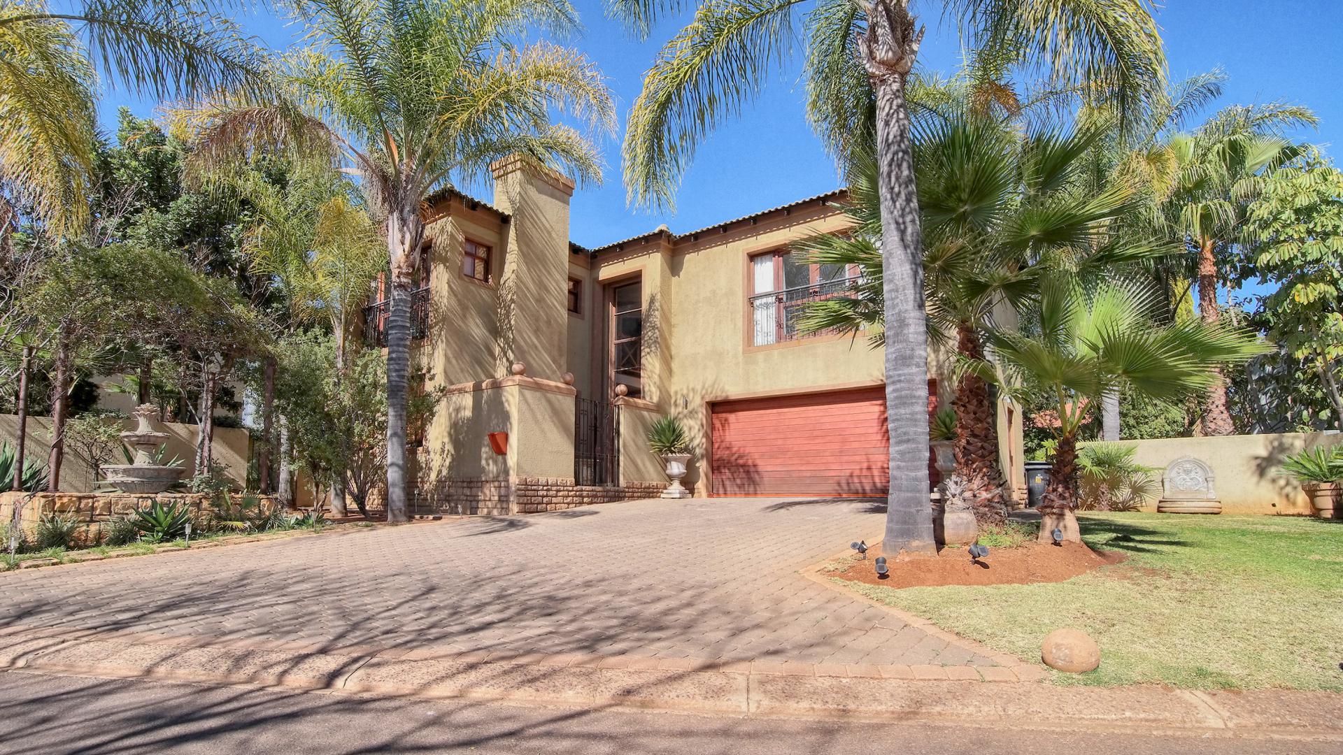 Front View of property in Silver Lakes Golf Estate